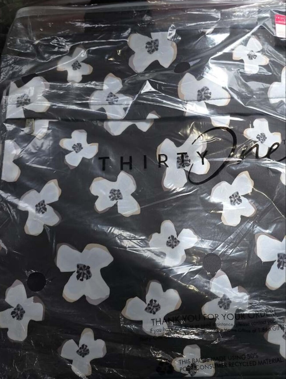 thirty-one Quilted Voyager Tote in scattered flowers